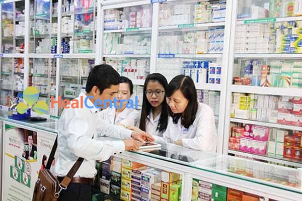 Dược sĩ tư vấn sử dụng thuốc Pantoprazol