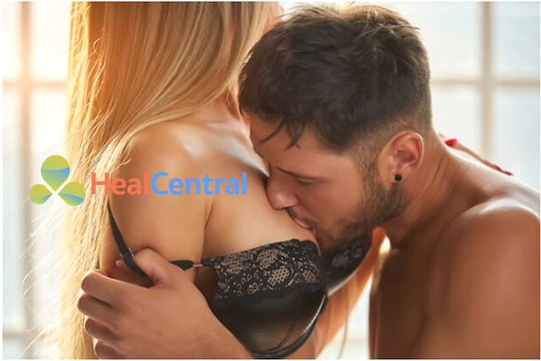 Hickey kiss là gì? Có nguy hiểm không? Cách tạo vết hôn đơn giản nhất
