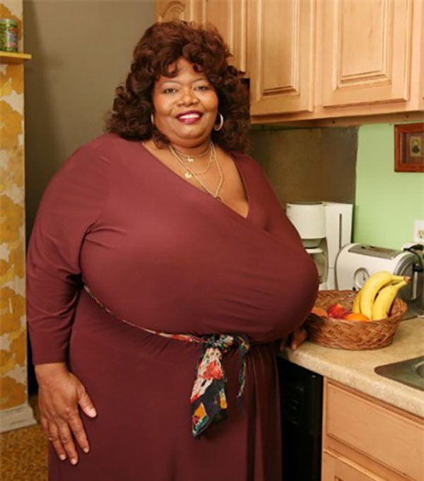 Bà Norma Stitz là người có ngực tự nhiên to nhất thế giới