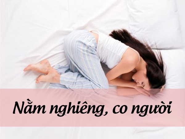 Tư thế nằm nghiêng, co người được các bạn gái áp dụng rất nhiều