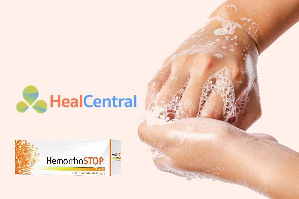 Rửa tay trước khi bôi thuốc Hemorrhostop