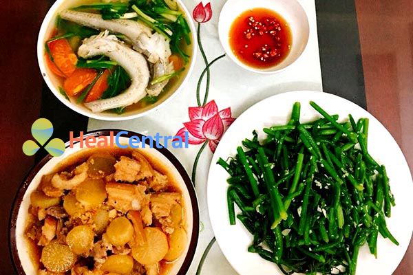 Thực đơn: Thịt kho - Canh cá - Ngọn su su xào