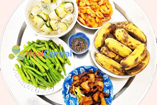 Thực đơn: Thịt kho - Tôm rang - Đậu luộc - Canh cải thảo