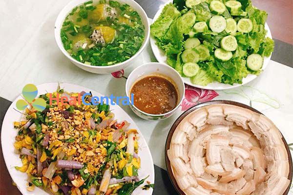 Thực đơn: Thịt luộc - Nộm ngó sen - Mướp đắng nhồi thịt