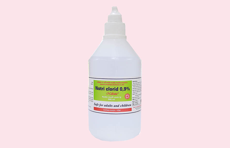 Vệ sinh răng miệng bằng nước muối sinh lý